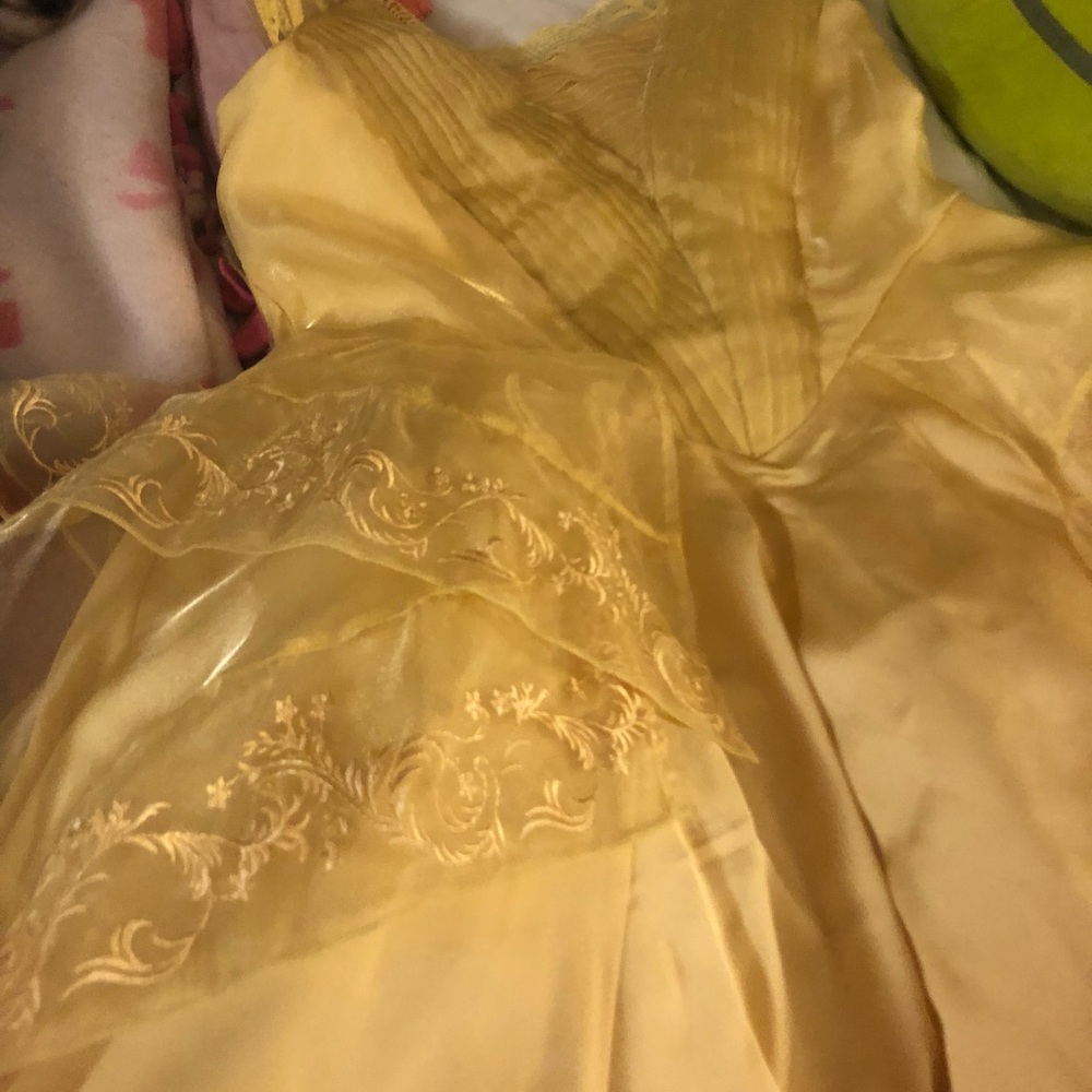 Beautiful yellow beauty and the beast Disney dress